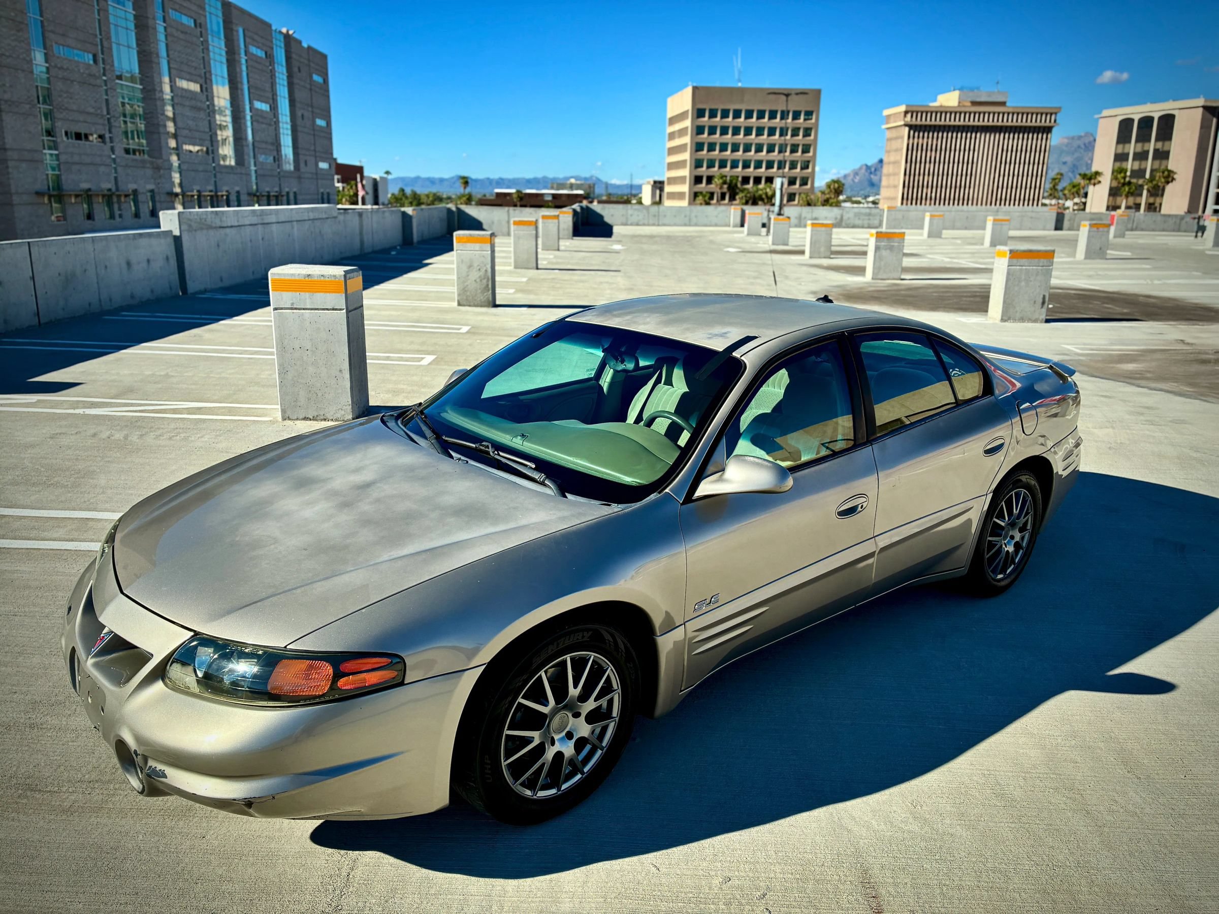 Used 2003 Pontiac Bonneville SLE FWD image 3