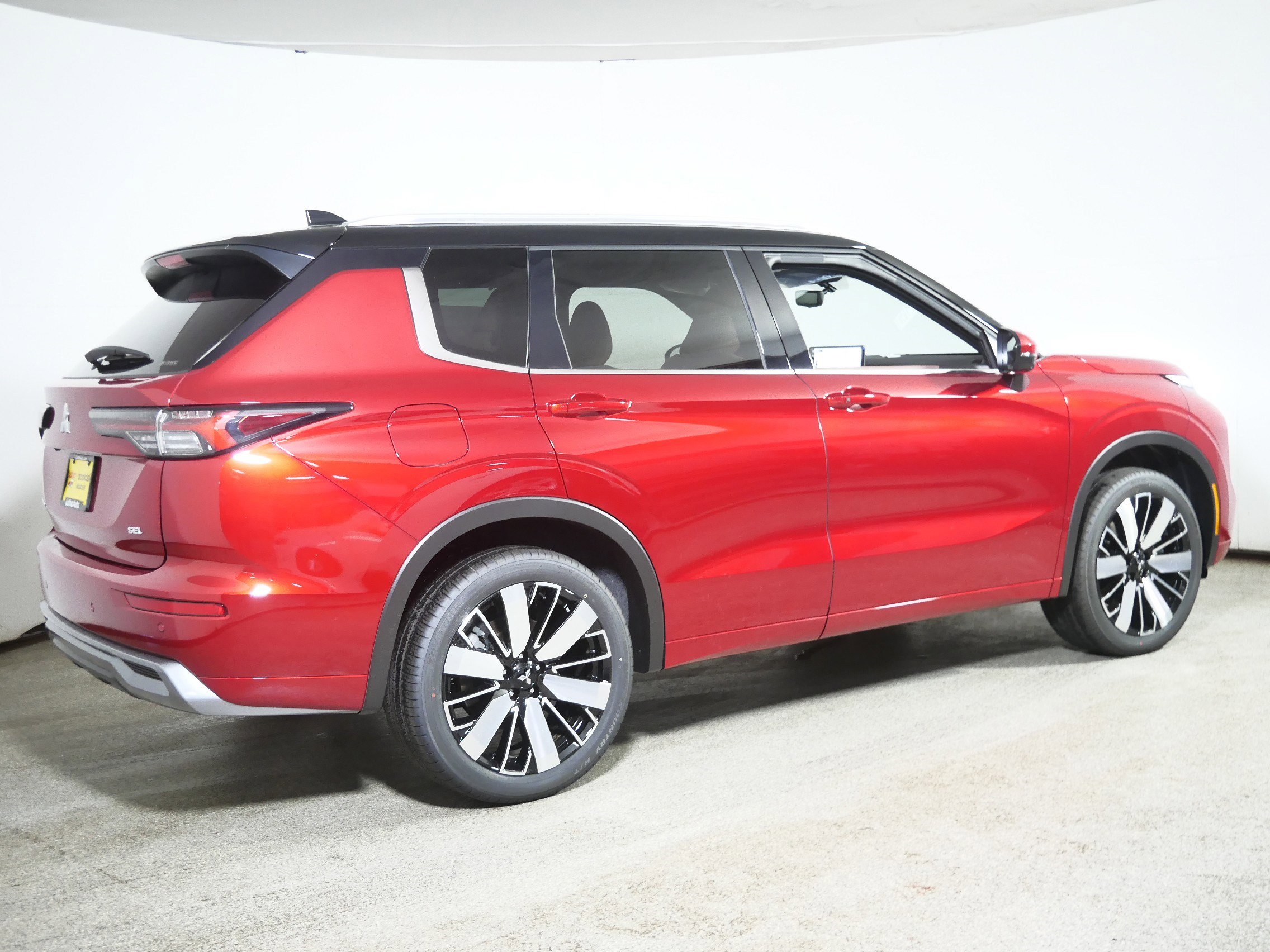 New 2025 Mitsubishi Outlander SEL image 2