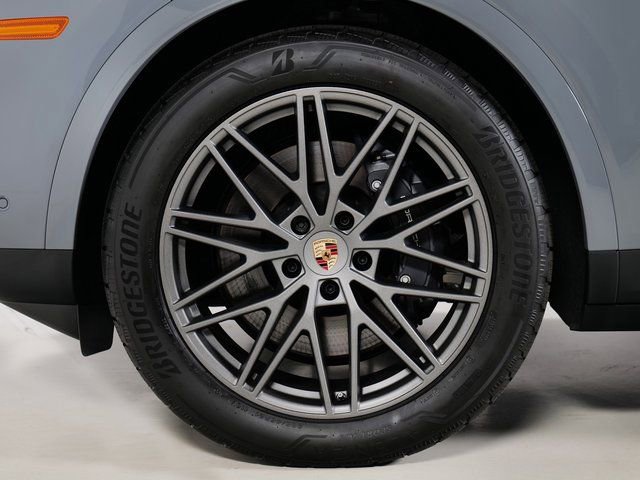 Certified 2025 Porsche Cayenne image 25