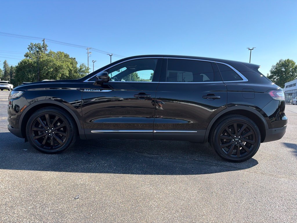 Used 2023 Lincoln Nautilus Reserve w/ Equipment Group 201A AWD/4WD image 9