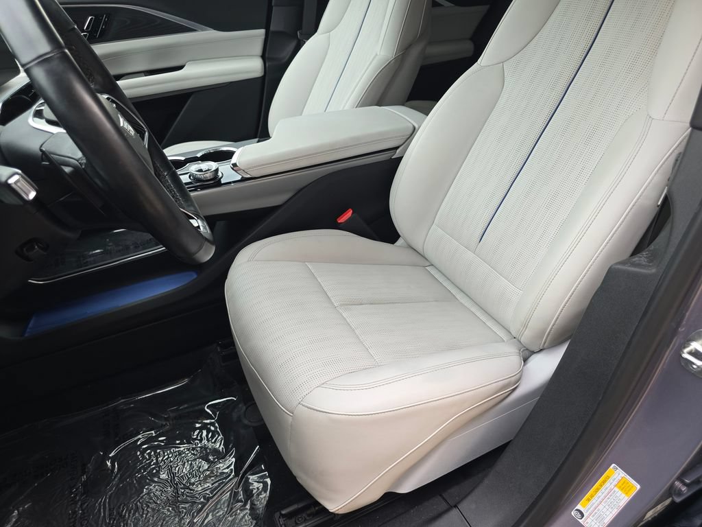 Certified 2025 Cadillac Lyriq Luxury w/ LPO, Floor Liner Package AWD/4WD image 27