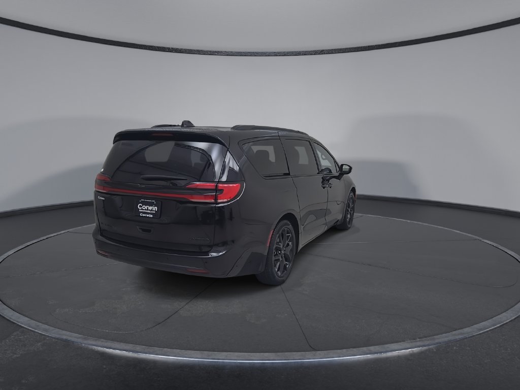 Certified 2025 Chrysler Pacifica Limited FWD image 16