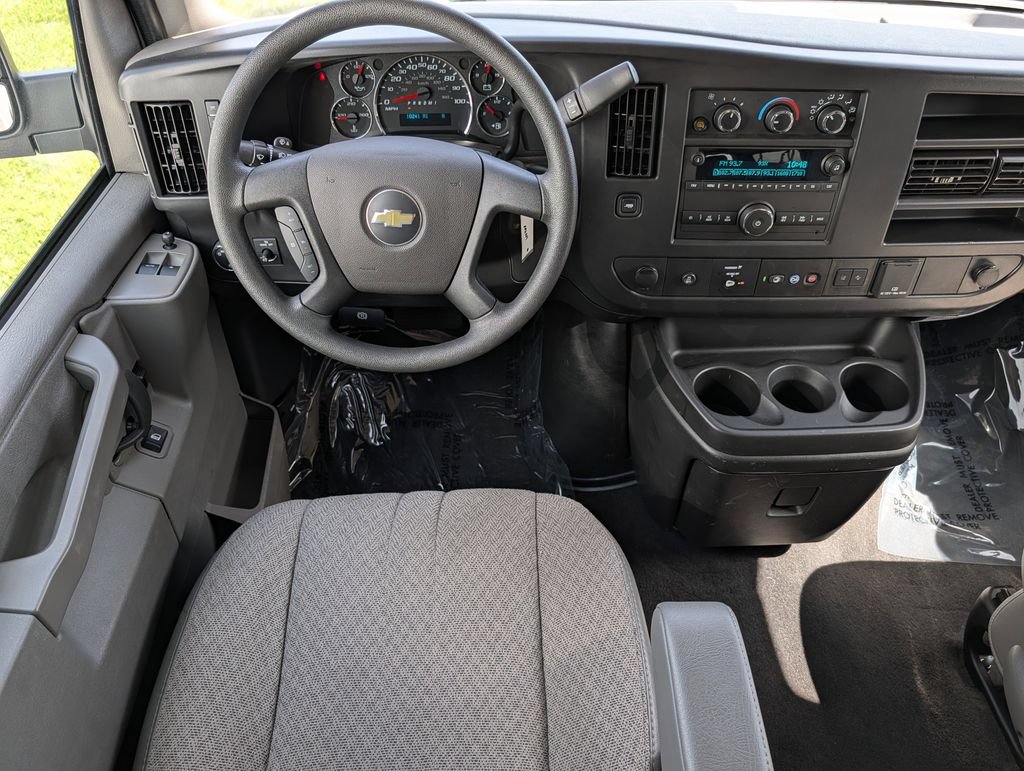 Used 2025 Chevrolet Express 3500 LT w/ LT Preferred Equipment Group RWD image 17