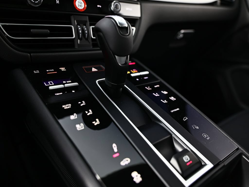 New 2026 Porsche Macan GTS AWD/4WD image 39
