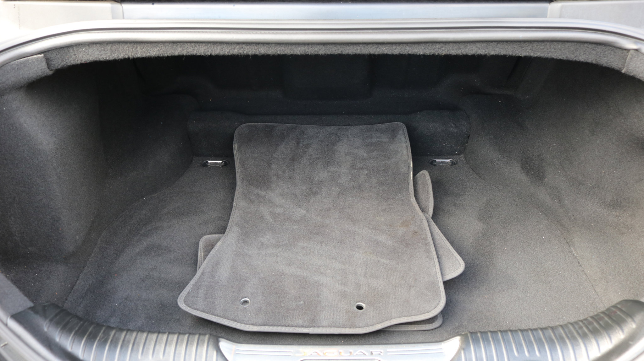 Used 2016 Jaguar XJ R-Sport image 25