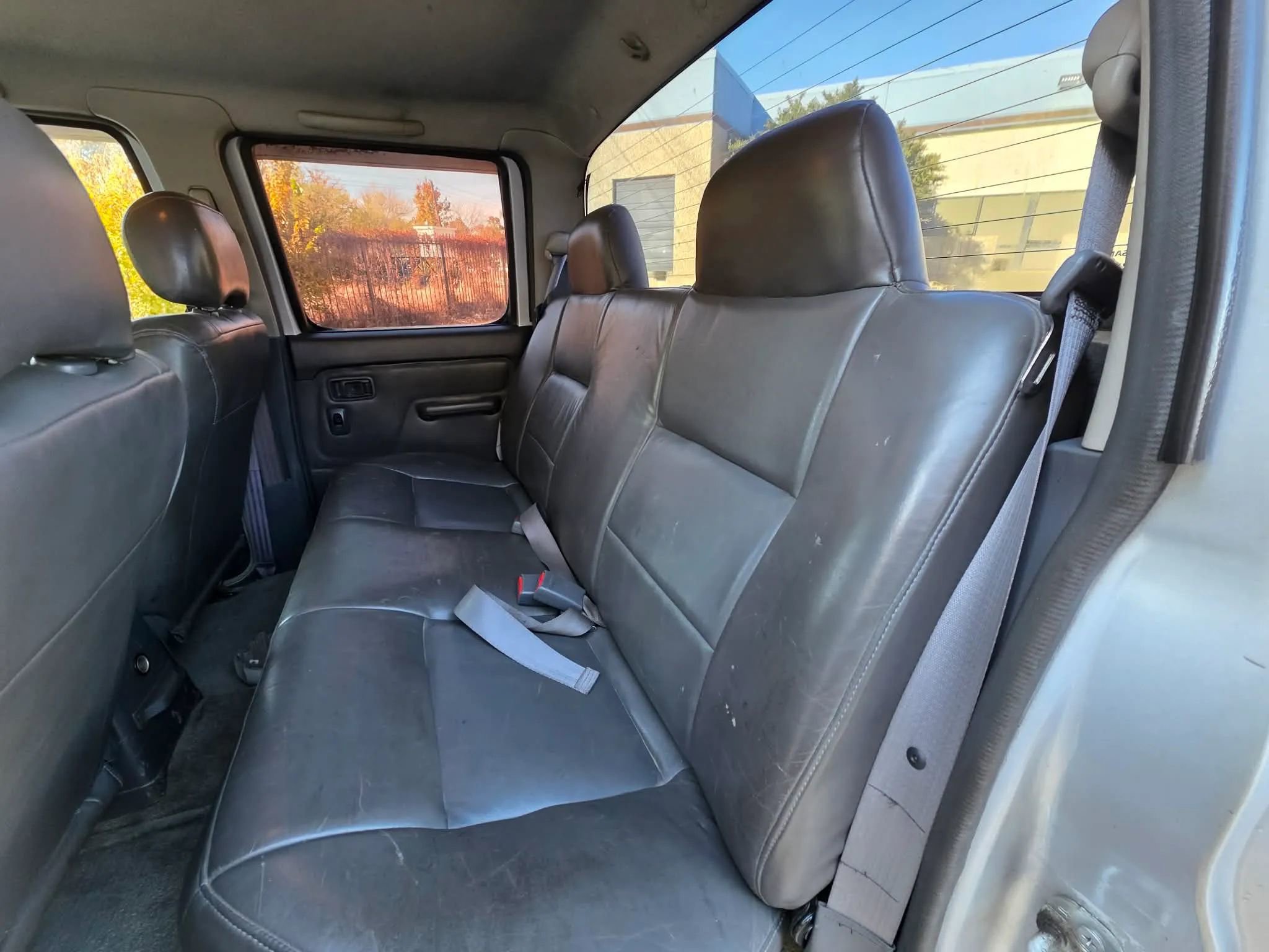 Used 2002 Nissan Frontier SE image 11