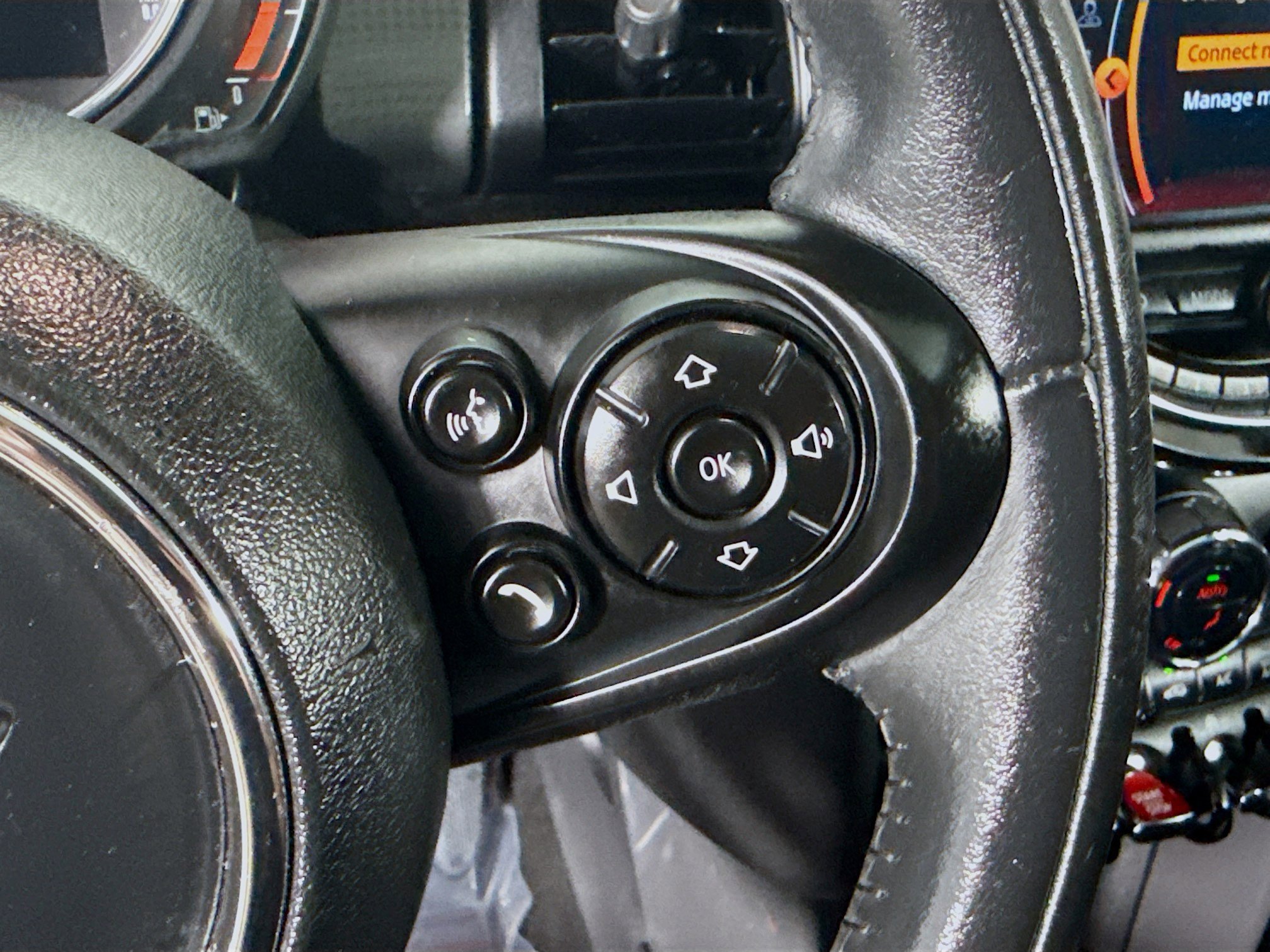 Used 2020 MINI Cooper 4-Door Hardtop image 15