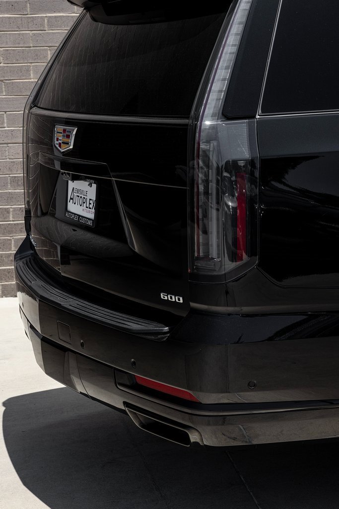 Used 2025 Cadillac Escalade ESV Sport w/ Touring Package image 9