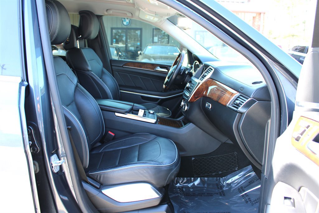 Used 2013 Mercedes-Benz GL 550 4MATIC image 17