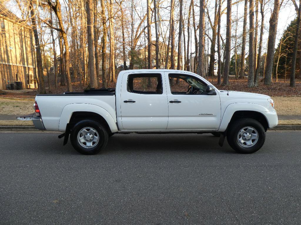 Used 2015 Toyota Tacoma PreRunner w/ SR5 Package image 2