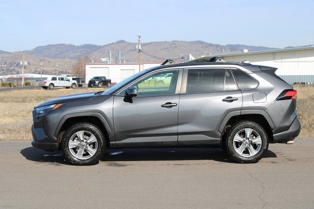Used 2022 Toyota RAV4 XLE image 2