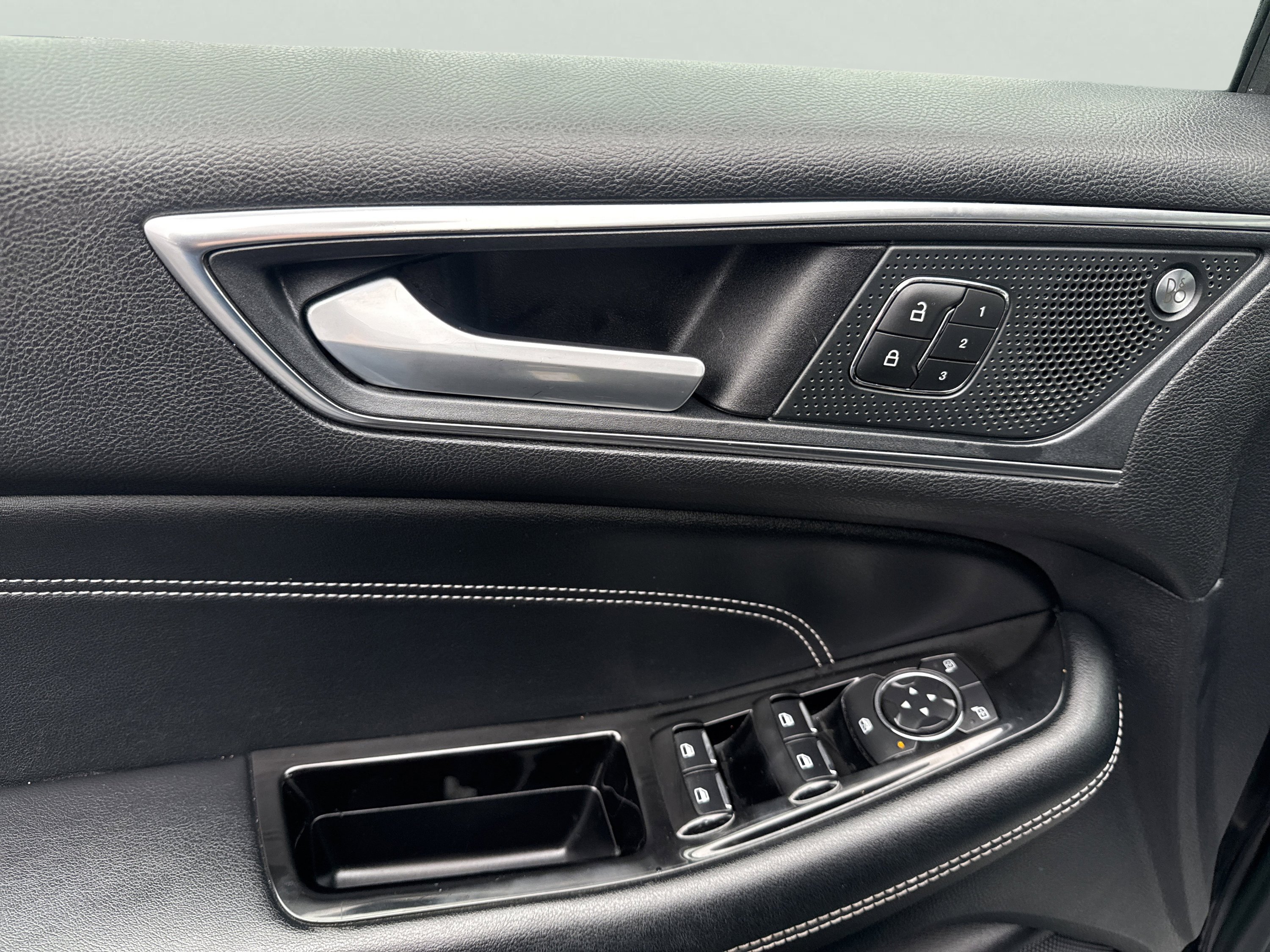 Used 2020 Ford Edge Titanium image 21