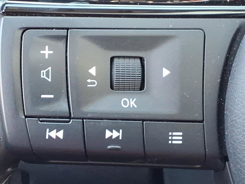 Used 2023 Nissan Rogue SL w/ SL Premium Package image 18