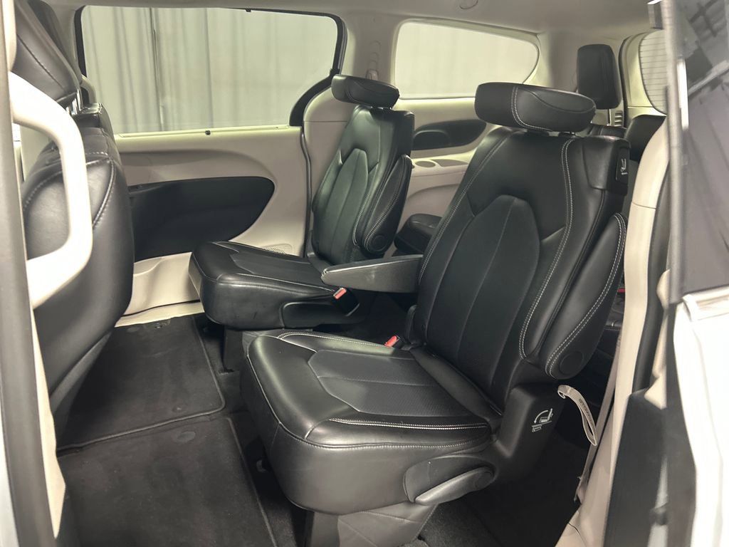 Used 2024 Chrysler Pacifica Touring-L FWD image 23