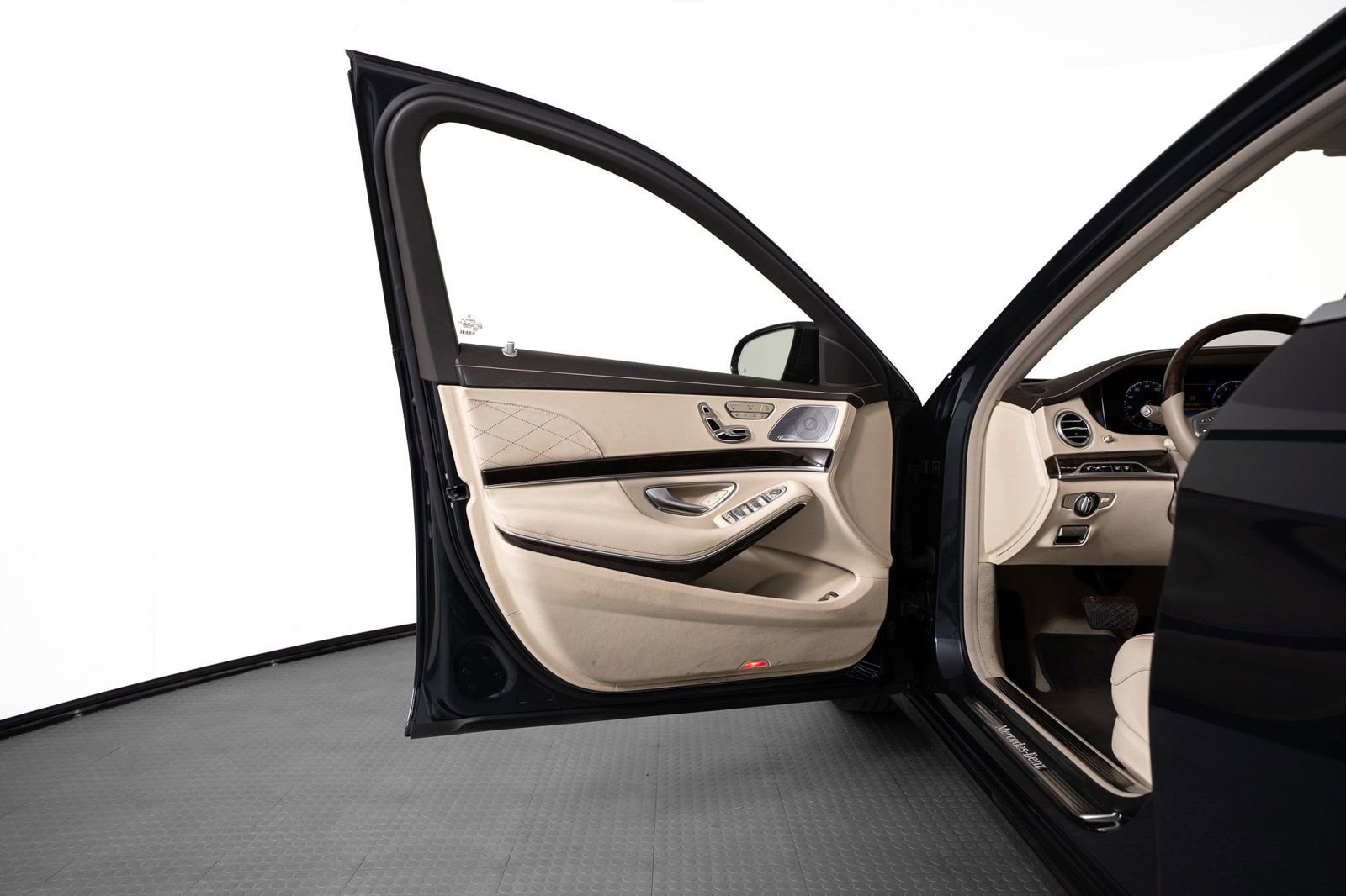 Used 2018 Mercedes-Benz S 560 Sedan image 19