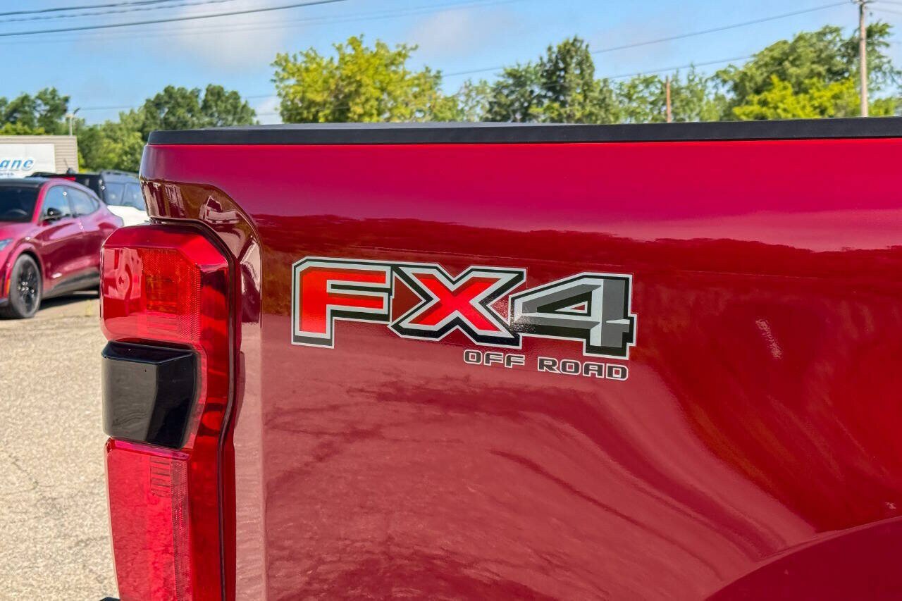 Used 2023 Ford F250 XLT w/ XLT Premium Package AWD/4WD image 17