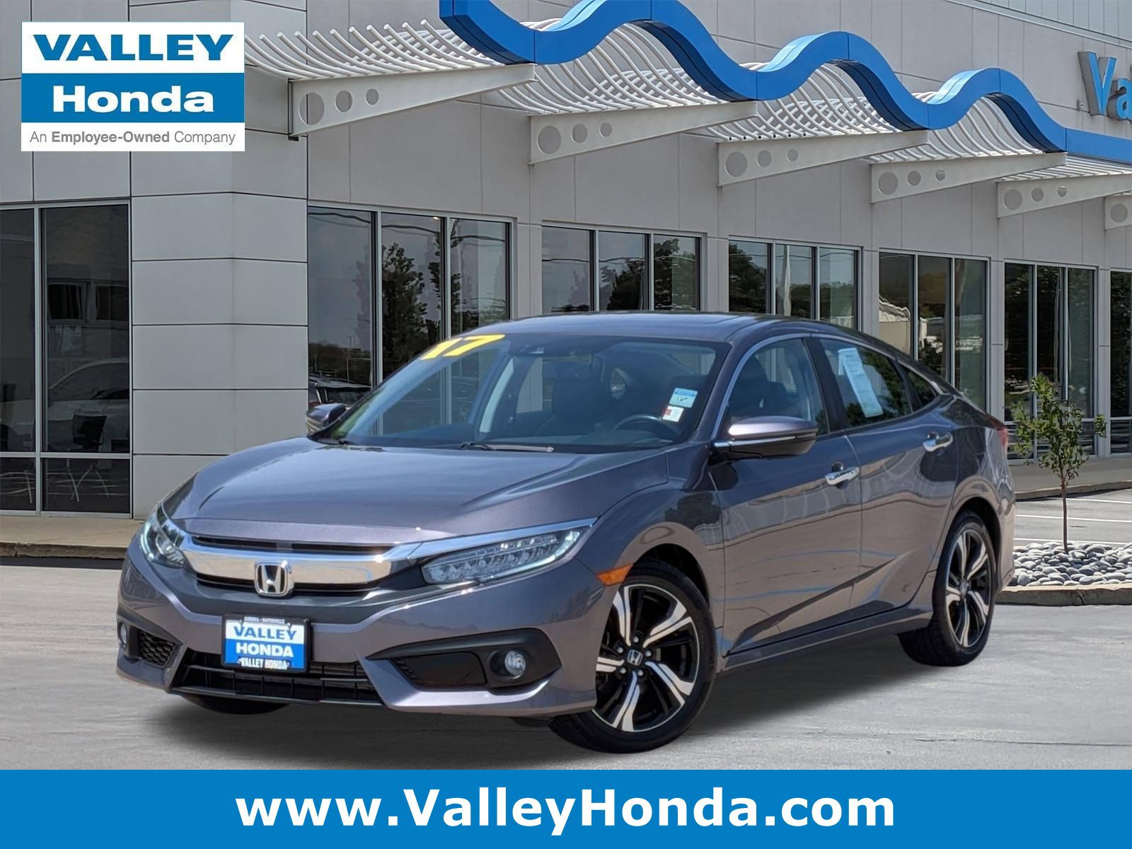 Used 2017 Honda Civic Touring image 1