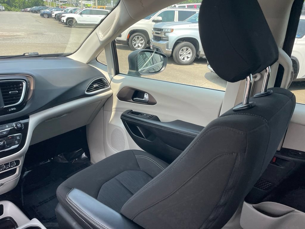 Used 2023 Chrysler Voyager LX FWD image 26