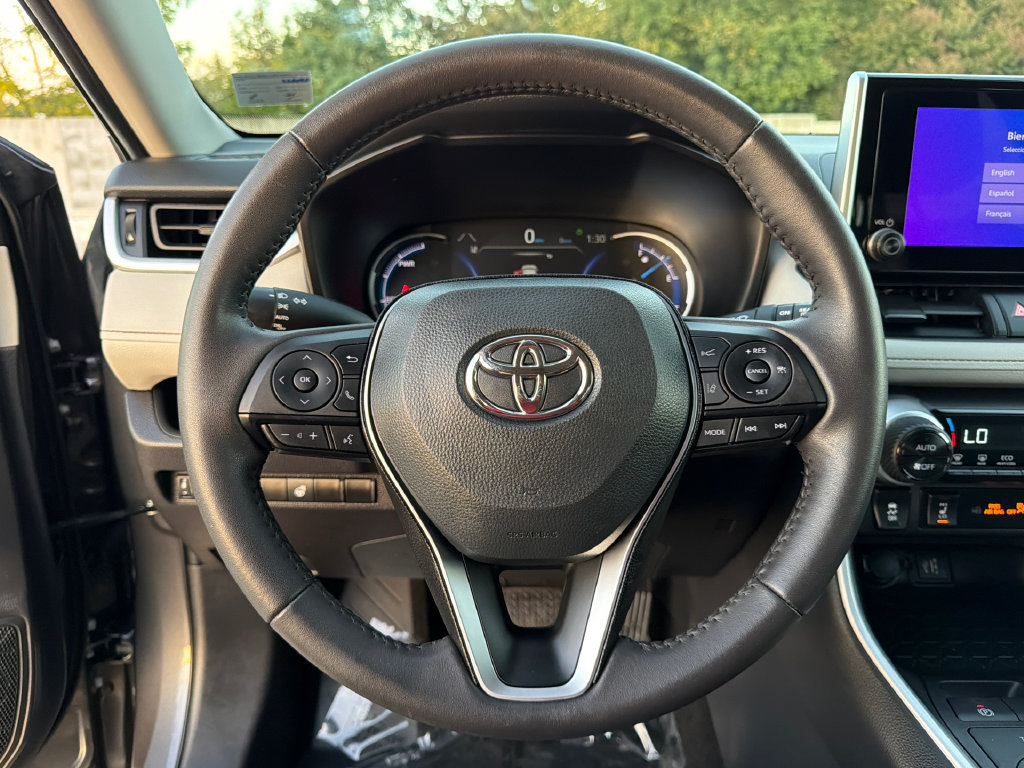 Used 2025 Toyota RAV4 XLE w/ Weather Package AWD/4WD image 27