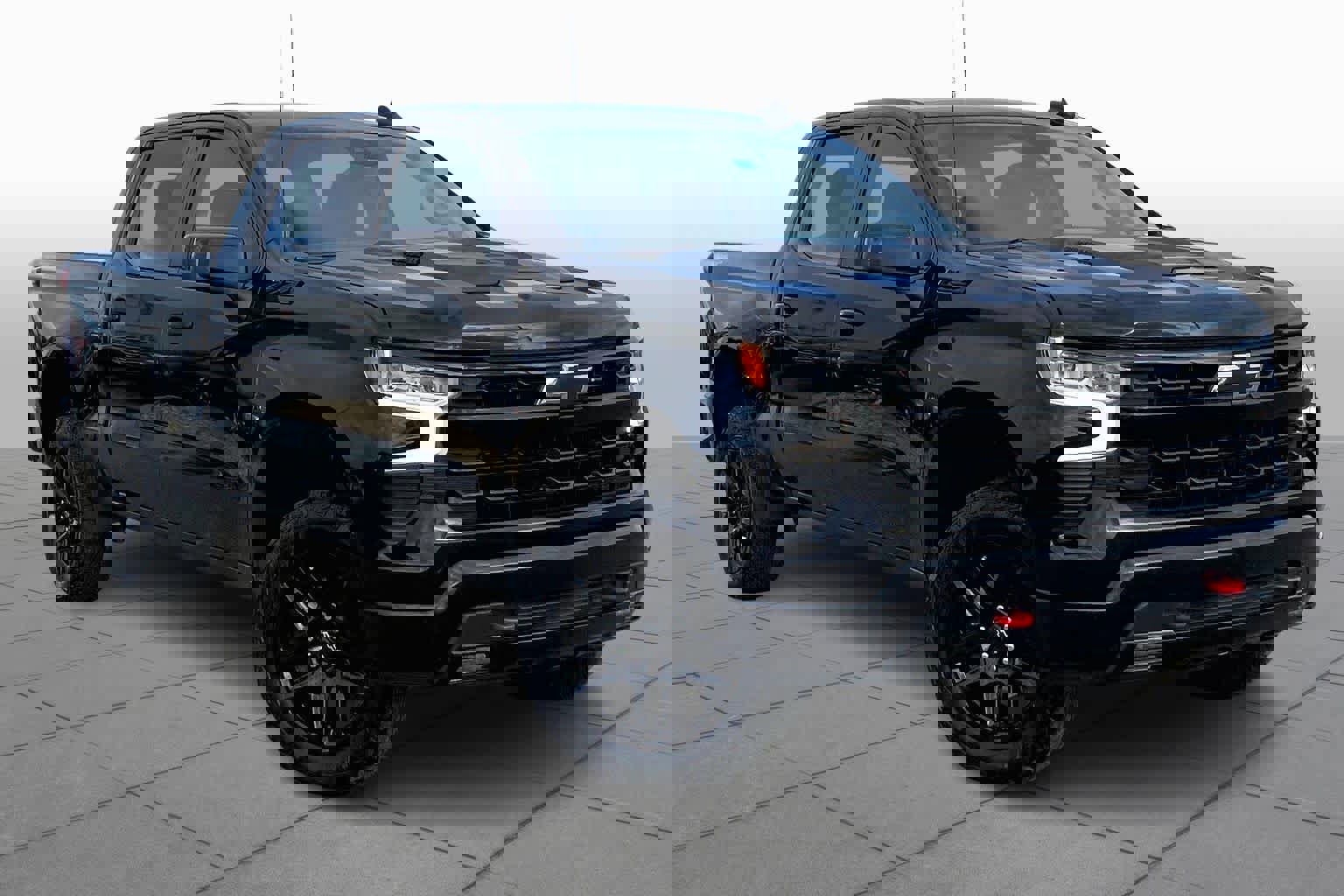 Used 2024 Chevrolet Silverado 1500 LT Trail Boss w/ LPO, Dark Essentials Package image 2