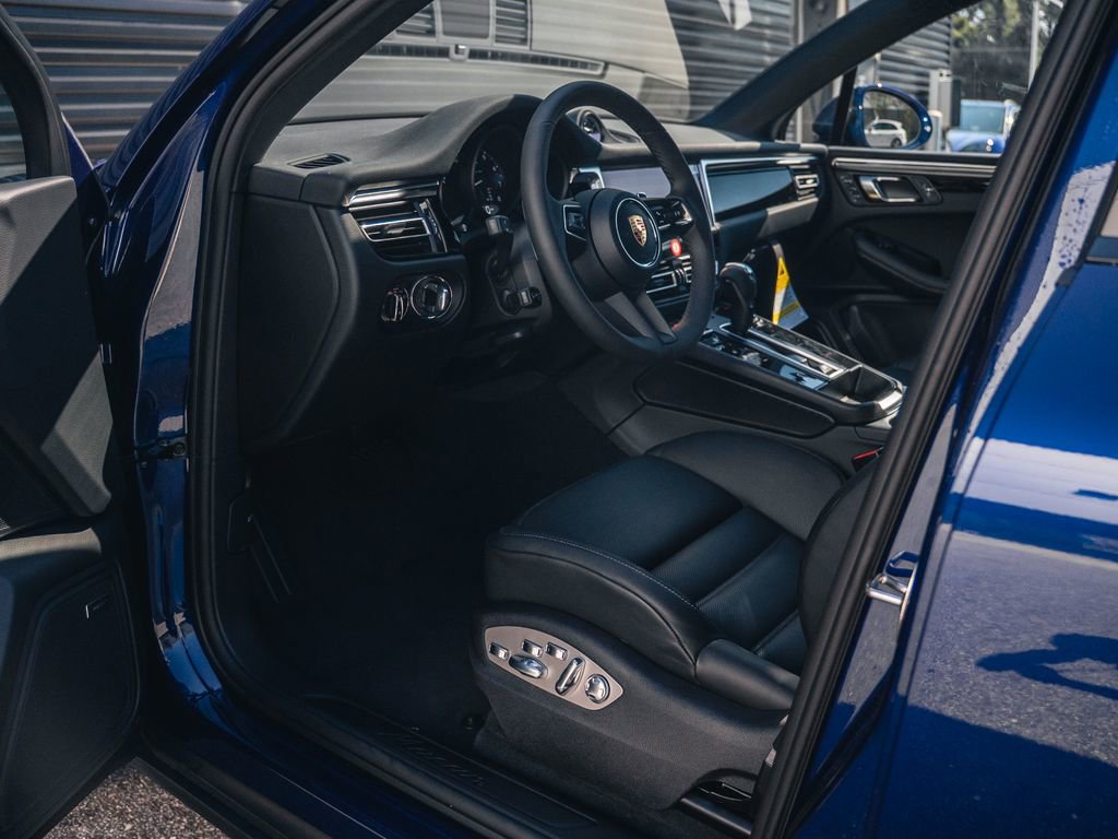 New 2026 Porsche Macan image 4