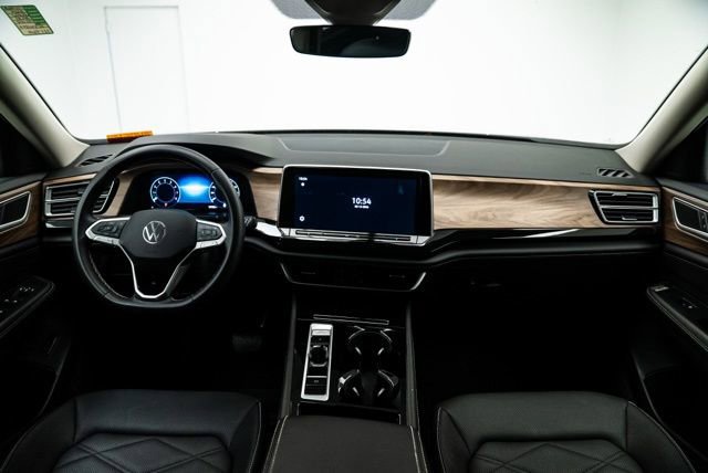 Used 2025 Volkswagen Atlas SE image 17