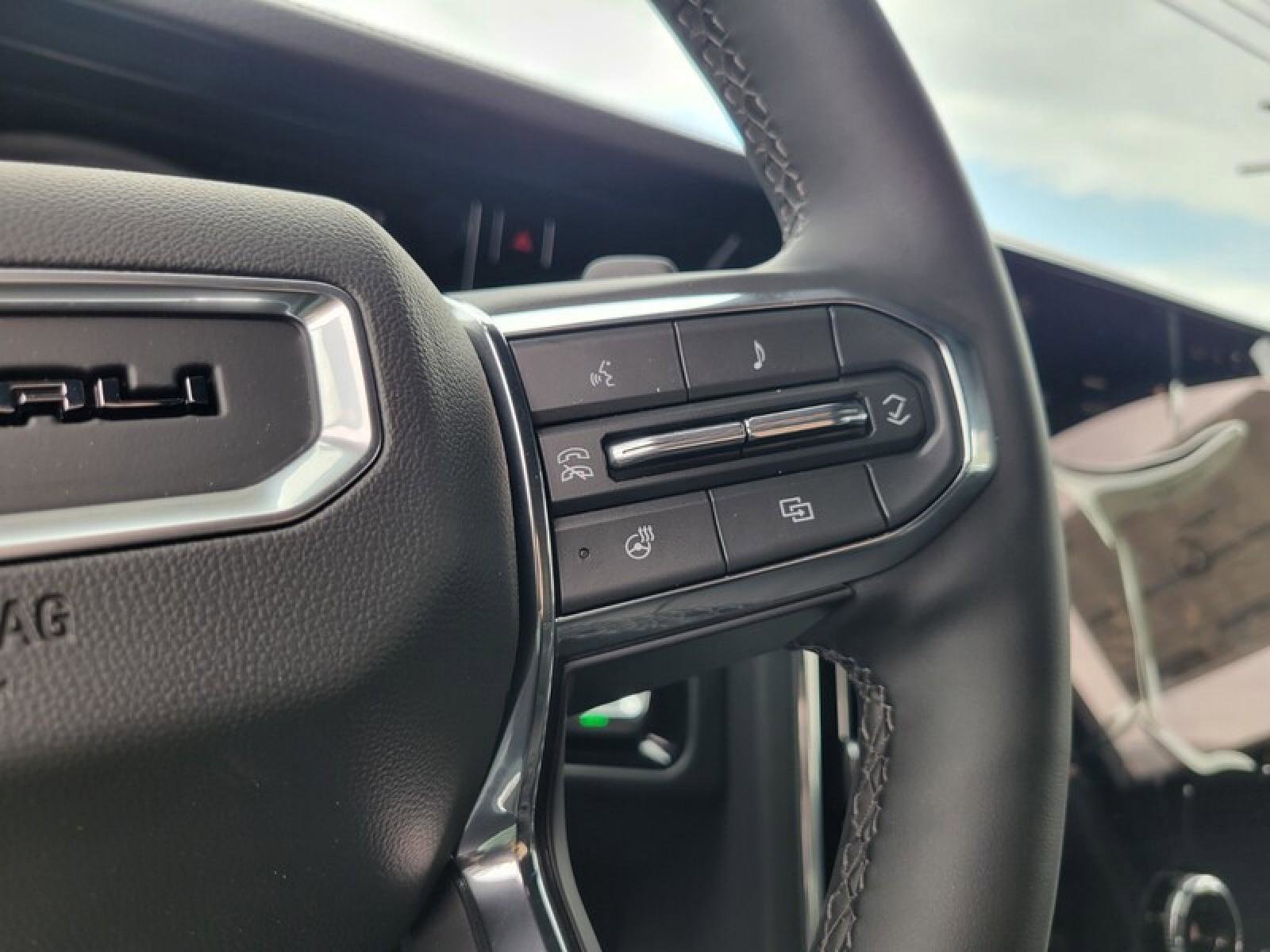 New 2026 GMC Yukon Denali w/ Denali Reserve Package AWD/4WD image 14