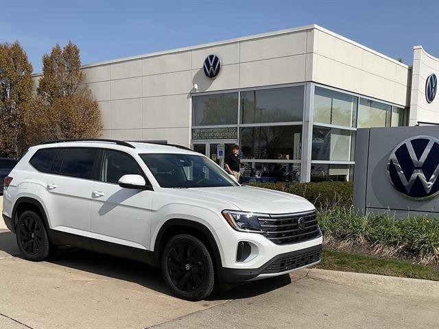 New 2026 Volkswagen Atlas SE image 1