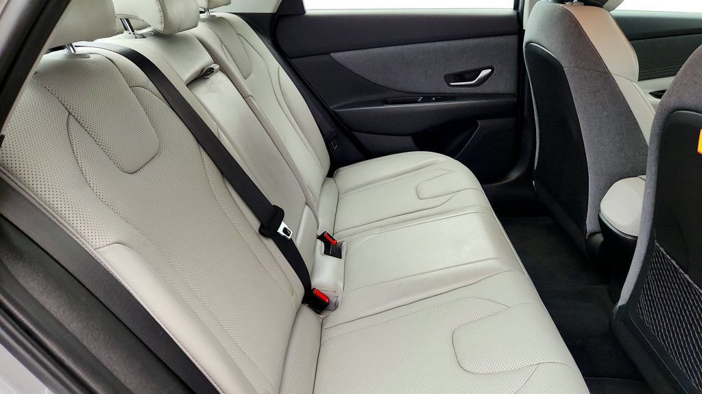Used 2023 Hyundai Elantra Limited FWD image 24