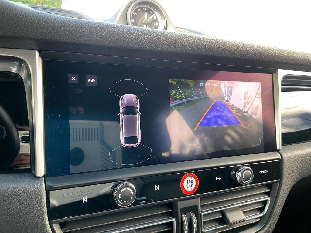Certified 2023 Porsche Macan AWD/4WD image 26