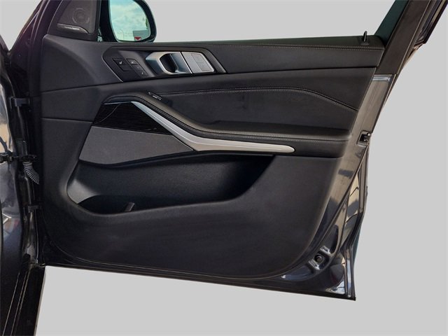 Used 2021 BMW X7 xDrive40i w/ Premium Package image 29