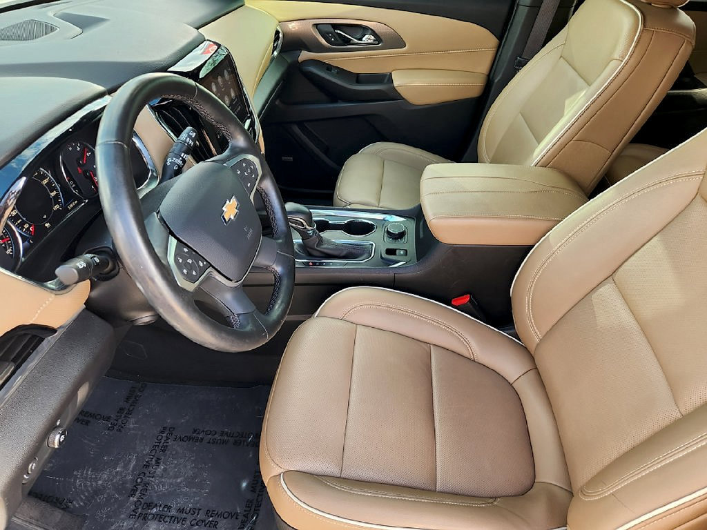 Used 2023 Chevrolet Traverse Premier FWD image 13