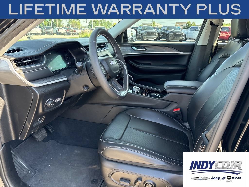 Used 2023 Jeep Grand Cherokee Limited w/ Luxury Tech Group II AWD/4WD image 7
