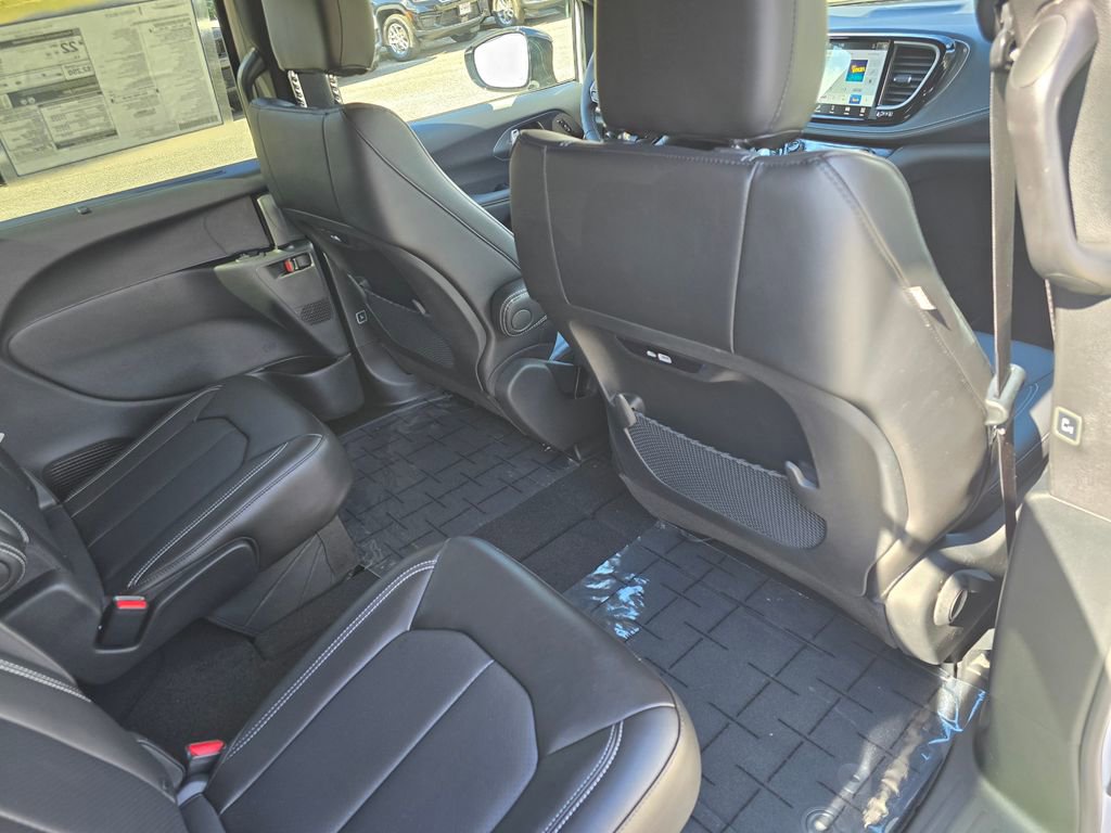 New 2026 Chrysler Pacifica Select image 24