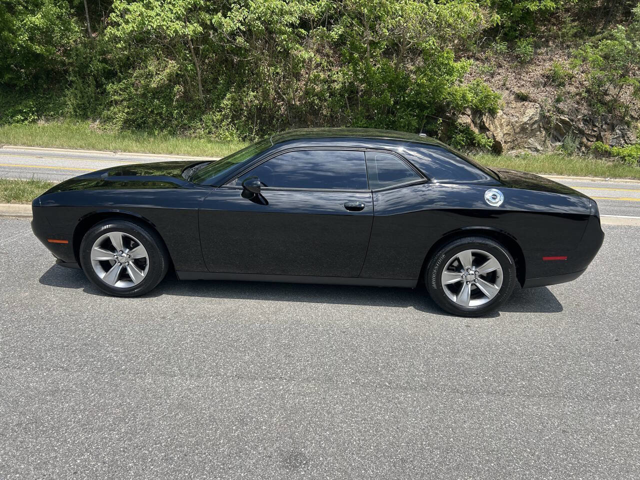 Used 2016 Dodge Challenger SXT RWD image 4