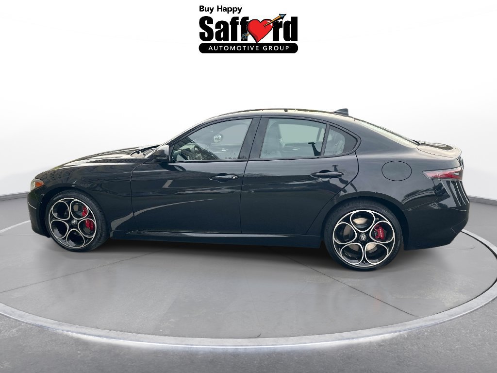 Used 2024 Alfa Romeo Giulia AWD image 5