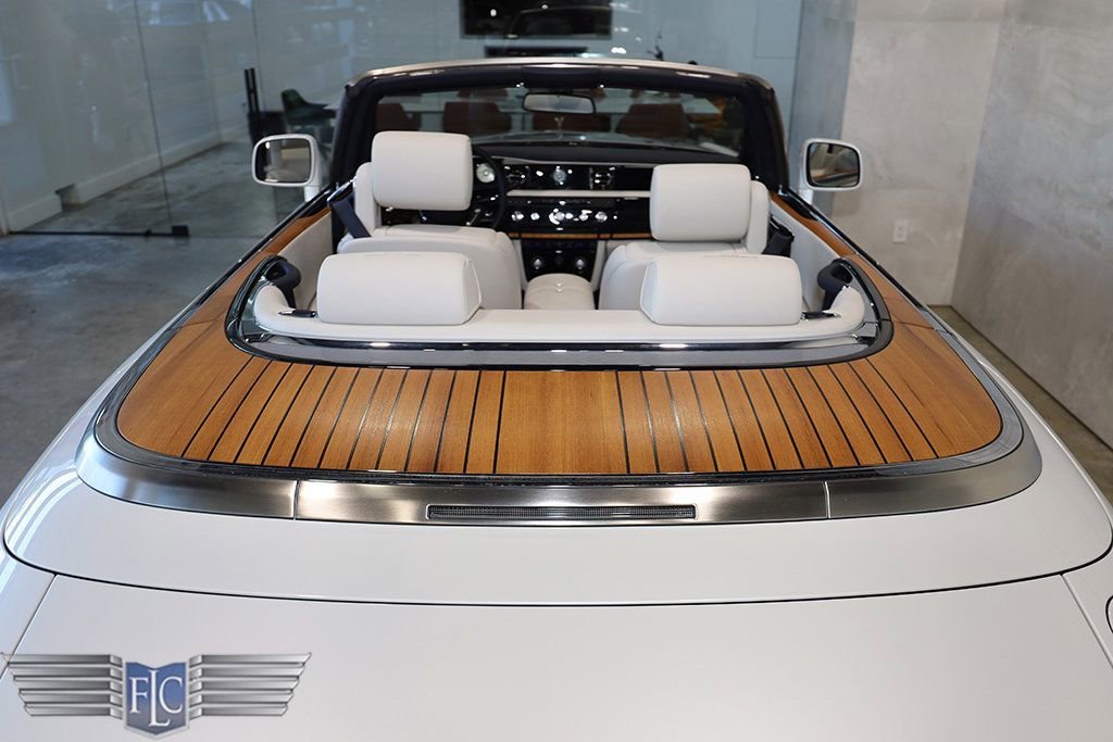 Used 2017 Rolls-Royce Phantom Drophead Coupe image 16