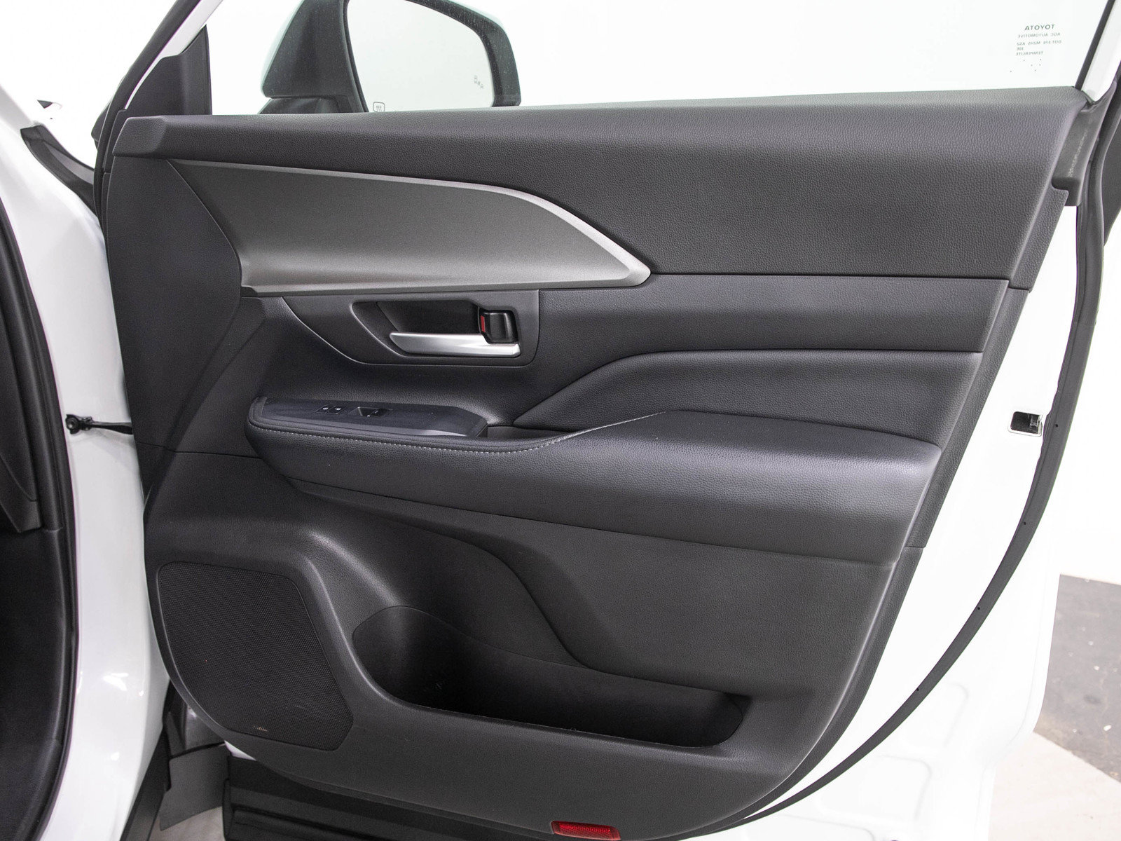 Used 2025 Toyota Grand Highlander AWD image 12
