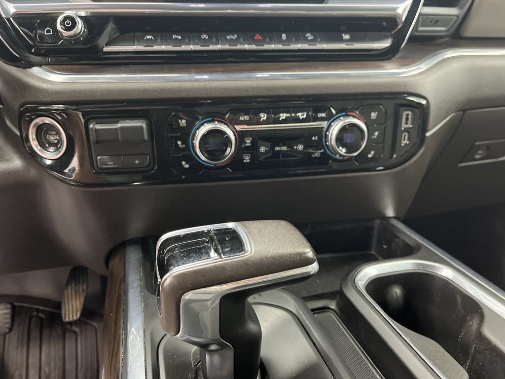 Used 2022 GMC Sierra 1500 SLT w/ SLT Premium Plus Package AWD/4WD image 12