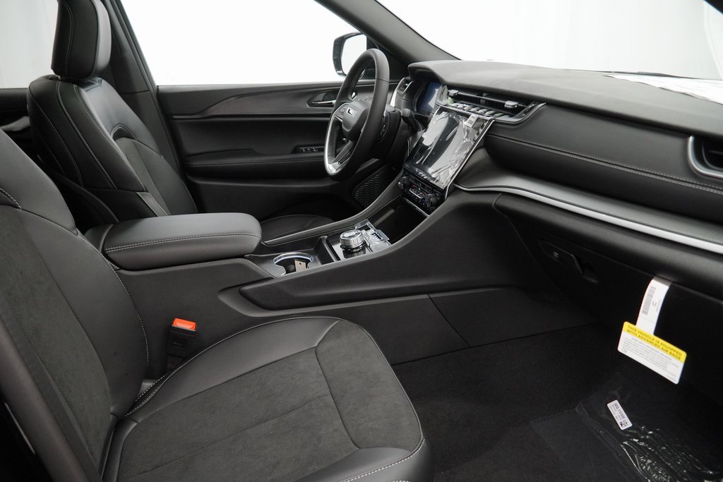 New 2025 Jeep Grand Cherokee Laredo image 35