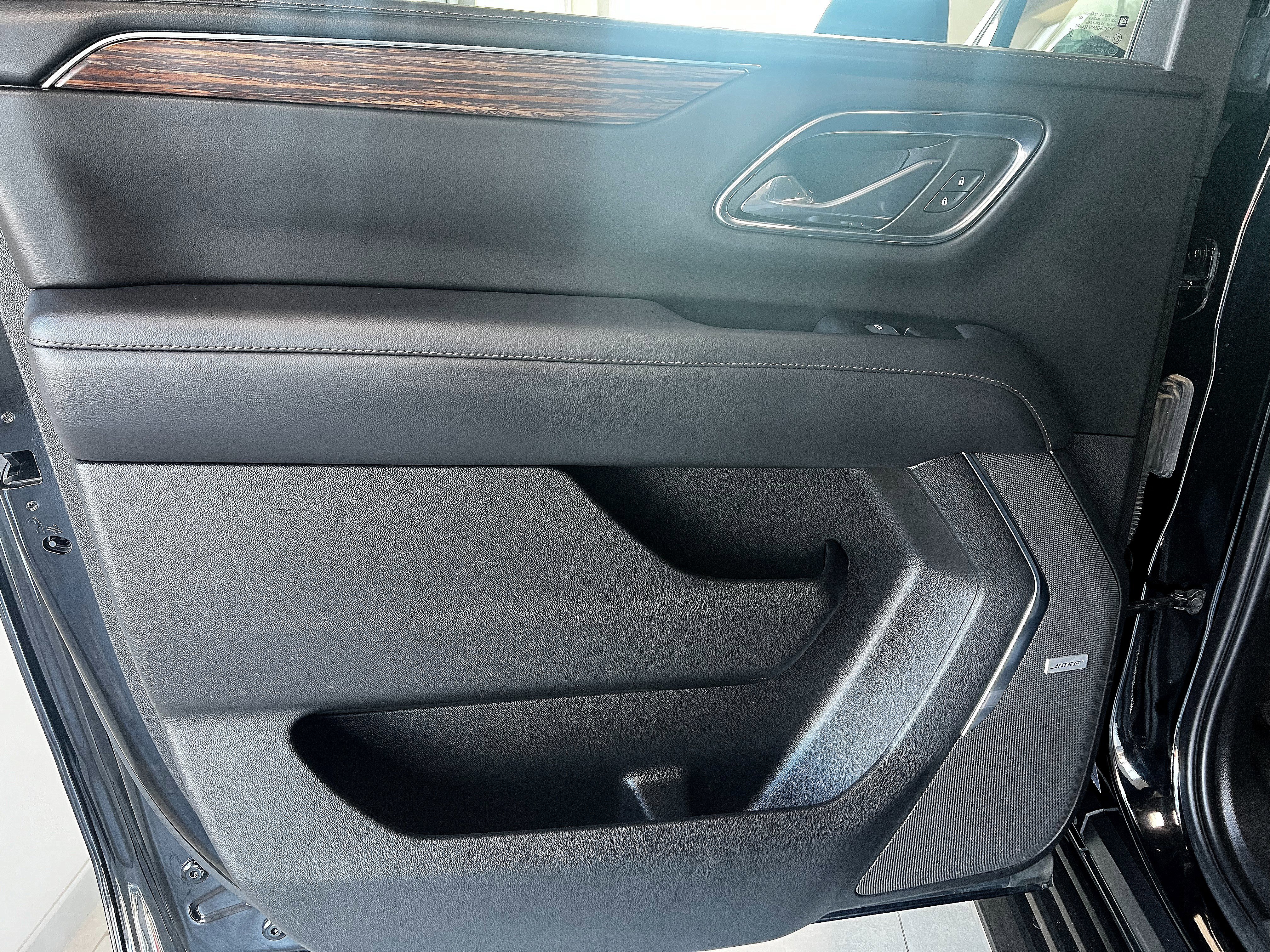 Used 2023 Chevrolet Suburban High Country w/ Advanced Technology Package AWD/4WD image 22