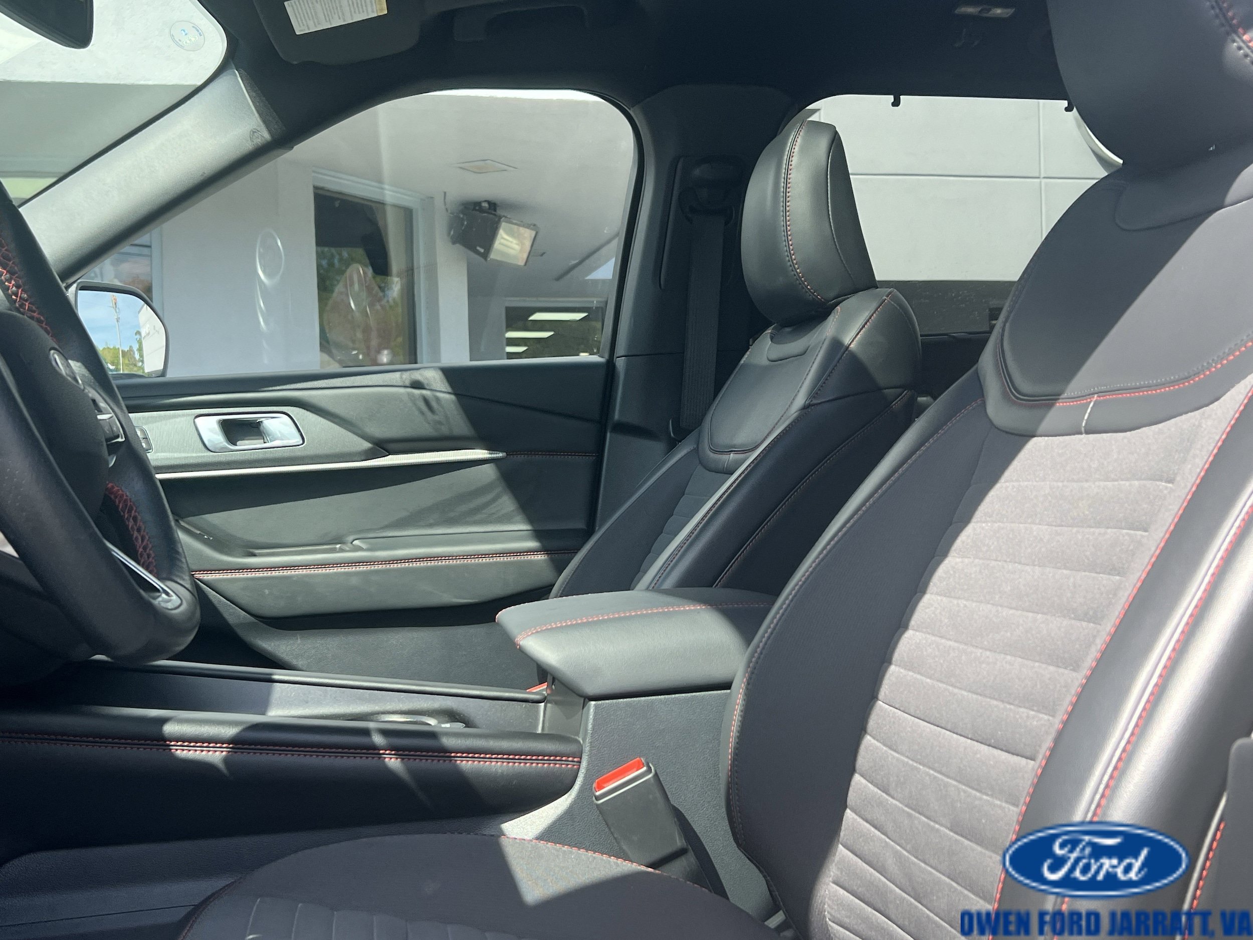 Used 2025 Ford Explorer ST-Line w/ Premium Package AWD/4WD image 8