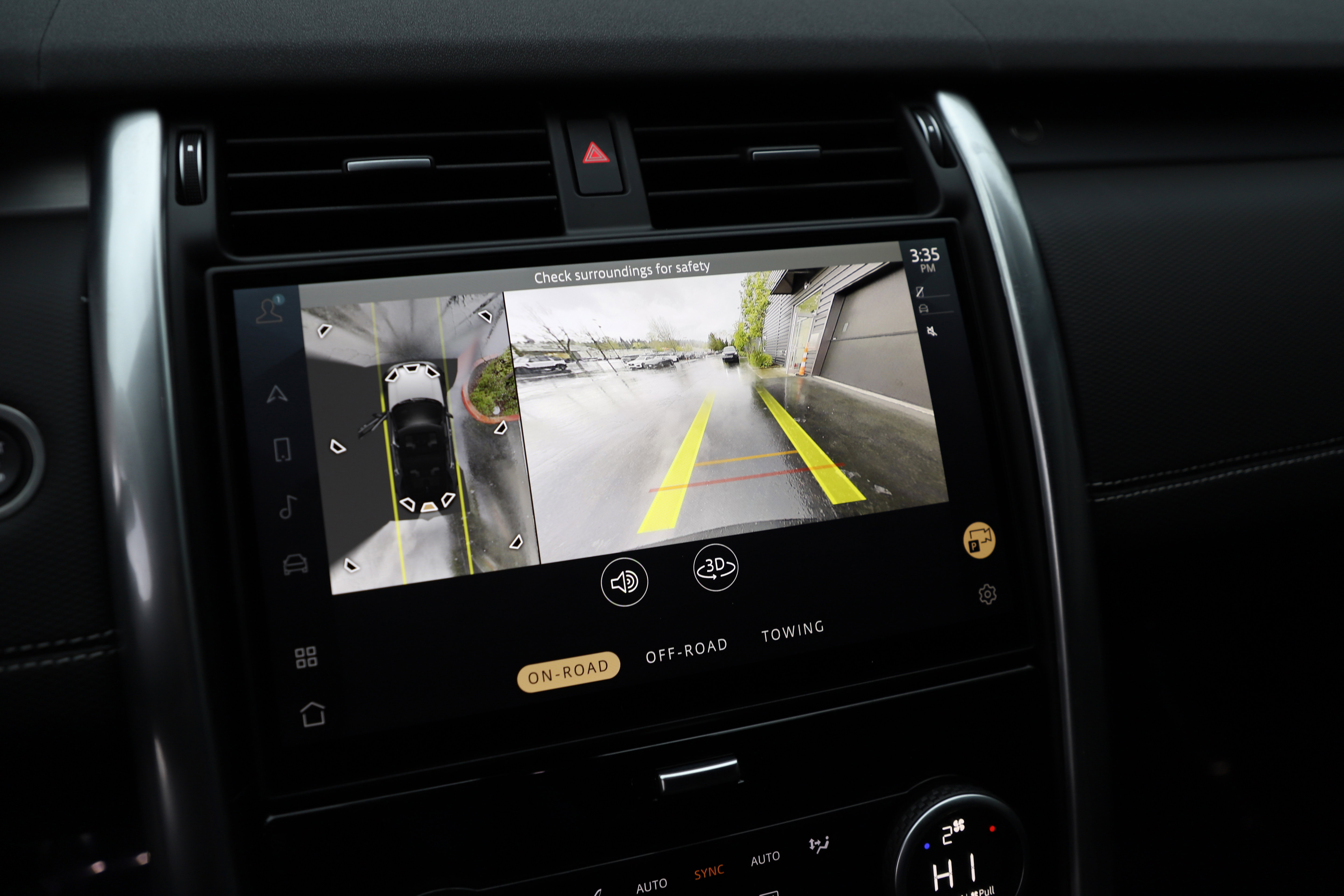 Certified 2025 Land Rover Discovery Dynamic SE image 25