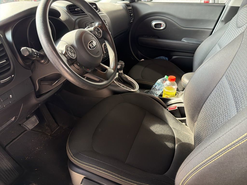 Used 2016 Kia Soul + image 9