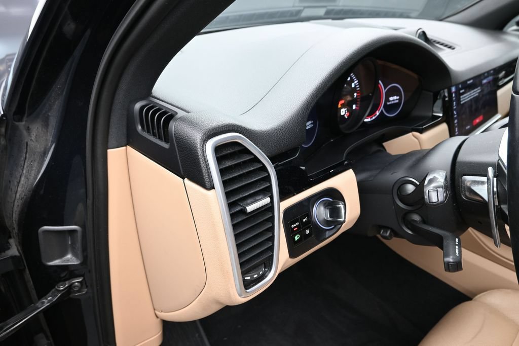 Certified 2019 Porsche Cayenne AWD/4WD image 15