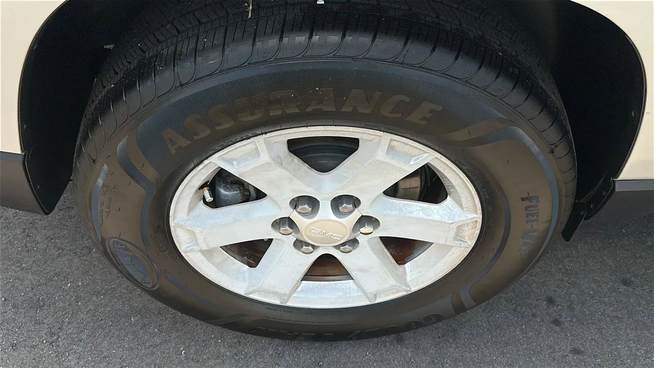 Used 2014 GMC Acadia SLE FWD image 14