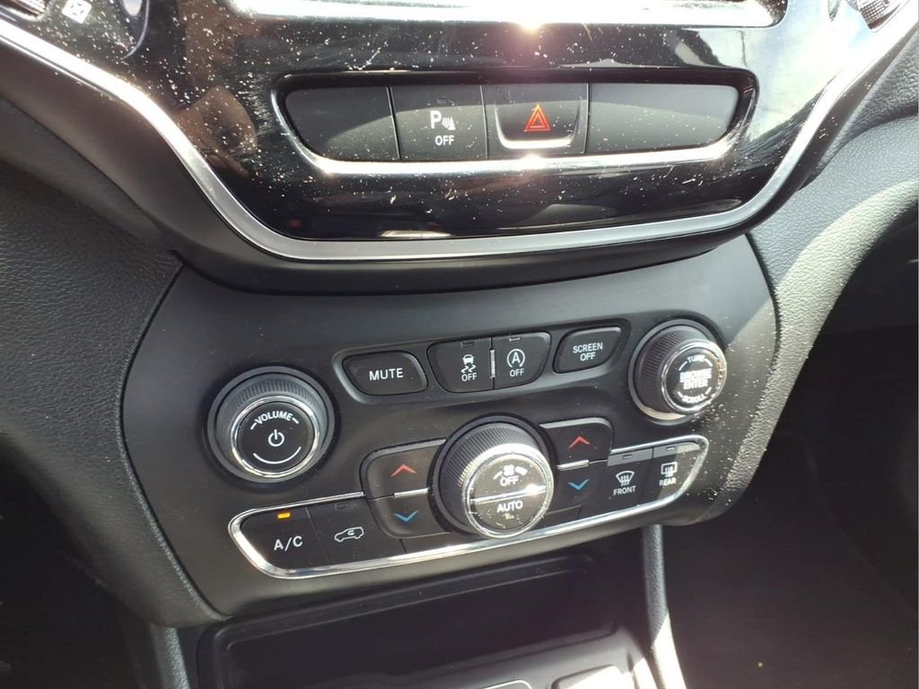 Used 2019 Jeep Cherokee High Altitude AWD/4WD image 10