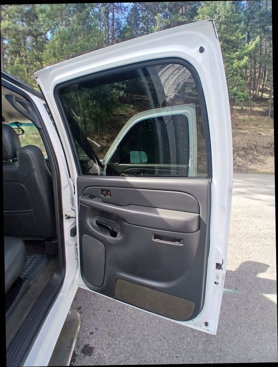 Used 2004 Chevrolet Silverado 2500 LT w/ Heavy-Duty Power Package image 13