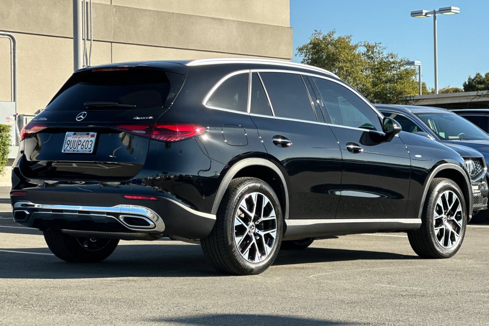 Used 2025 Mercedes-Benz GLC 350e 4MATIC w/ Driver Assistance Package image 4