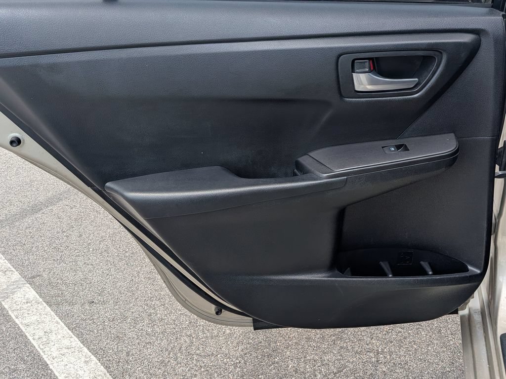Used 2016 Toyota Camry SE FWD image 23